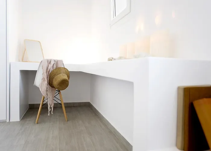 Milis Houses Adamantas (Milos)